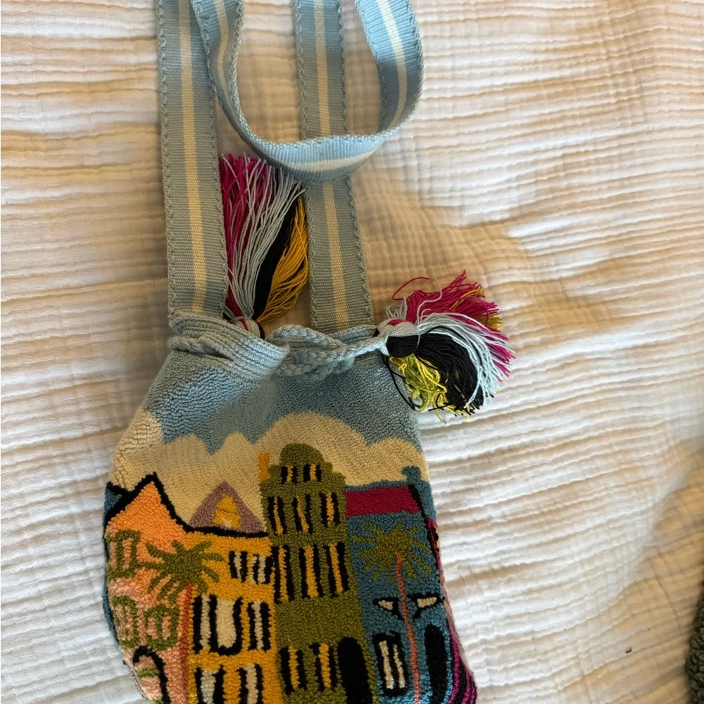 Charleston Rainbow Row Crossbody Wayuú Mochilo Bag NWOT - Picture 4 of 8
